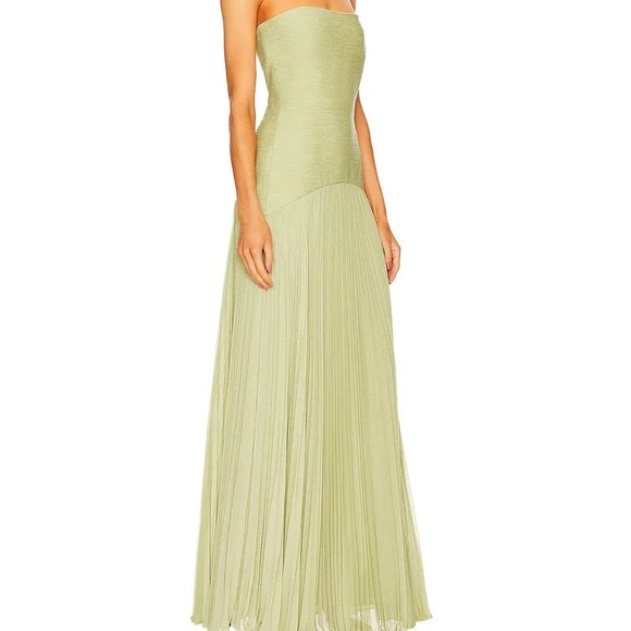 Elegant Green Strapless Dress - Picture 2 of 9